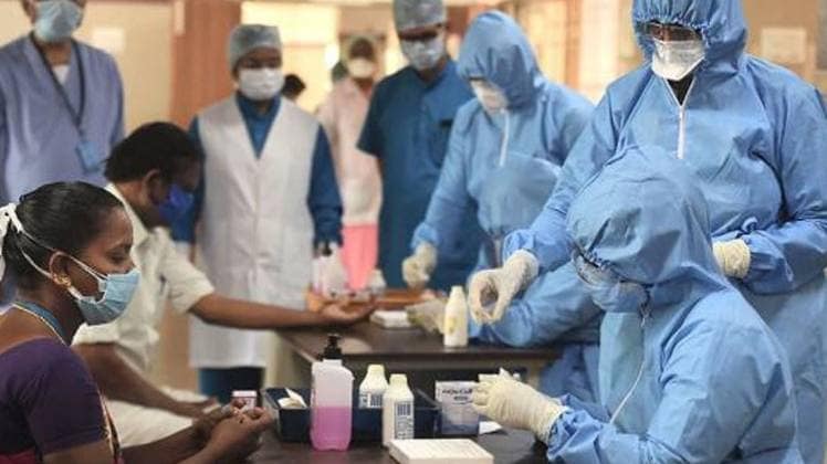 गुजरात में कोरोना के 7 हजार से ज्यादा केस (फोटो- PTI)