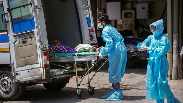 गुजरात में जारी कोरोना का कहर (फोटो: PTI)