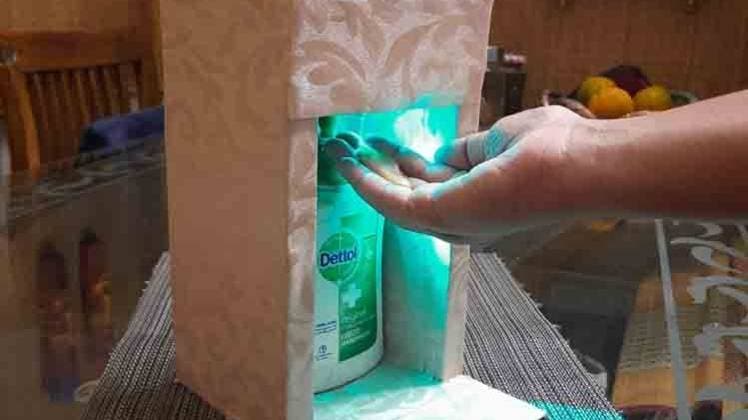 सेनिटाइजिंग (Photo- Aajtak)