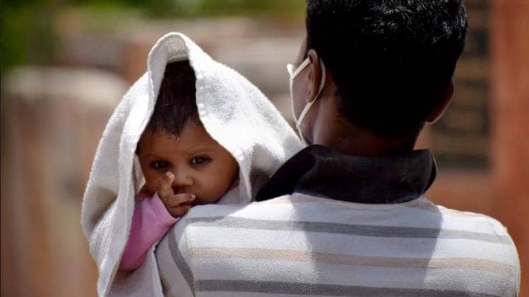 देश के कई हिस्सों में भीषण गर्मी का दौर जारी (फोटो-PTI)