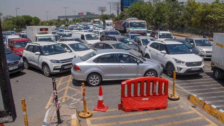 दिल्ली-गाजियाबाद बॉर्डर पर लगा लंबा जाम (फाइल फोटो-PTI)