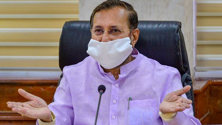 जावड़ेकर बोले खतरा टल गया फिर भी रखें ख्याल (फोटो-पीटीआई)