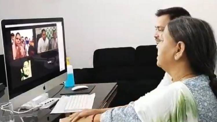 तेजस्वी यादव और राबड़ी देवी ने ज्योति के परिवार से की बात (फोटो- ट्विटर @yadavtejashwi)