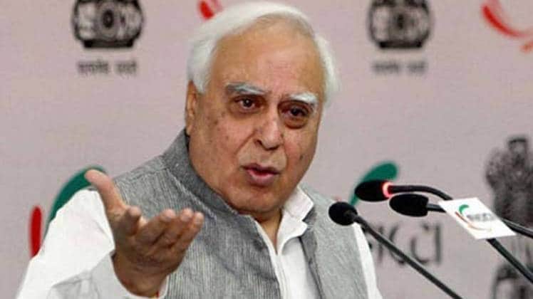 कपिल सिब्बल ने साधा निशाना