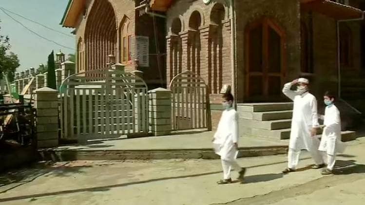 आज कश्मीर और केरल में मनाई जा रही ईद (Photo- ANI)