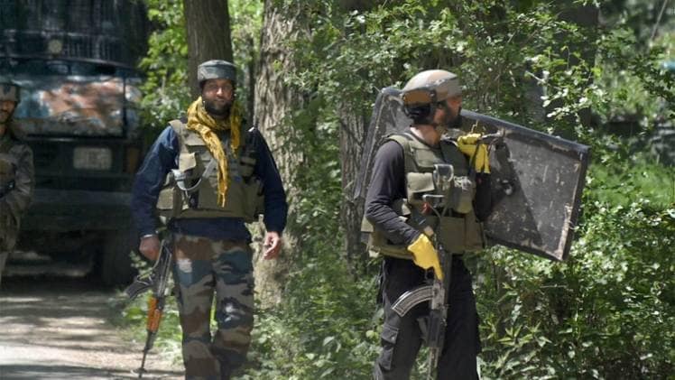 अनंतनाग में सुरक्षाबलों और आतकियों में एनकाउंटर (फाइल-पीटीआई)