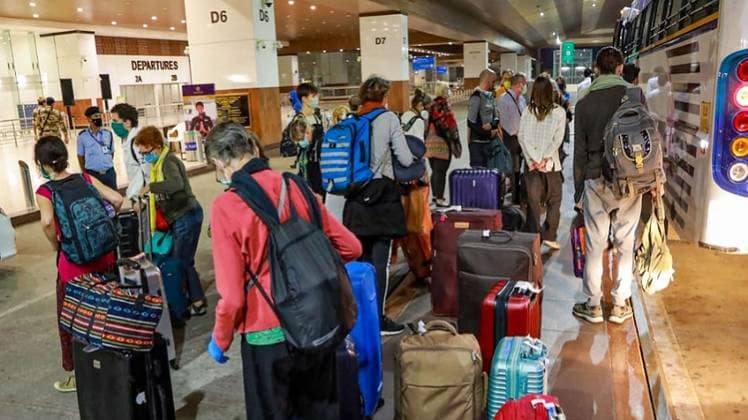 7 मई से अलग-अलग देशों के लिए उड़ान भरेंगे विमान (फाइल फोटो-PTI)