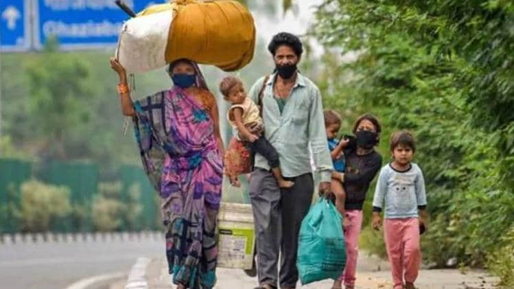 लॉकडाउन के बाद बड़ी संख्या में लोग बड़े शहरों से हो रहे हैं वापस (फाइल फोटो: PTI)