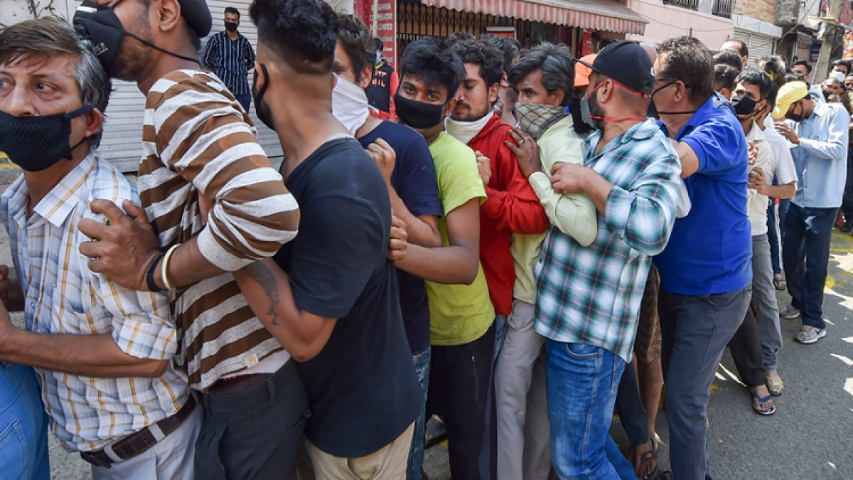 2 गज की दूरी का पालन न करने पर डिवाइस से अलार्म की आवाज आएगी 