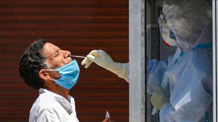 देश के अलग-अलग हिस्सों में बढ़ रहे हैं कोरोना के मामले (फोटो: PTI)