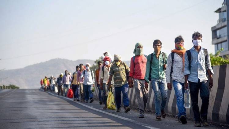 सिर्फ बिहार-झारखंड के श्रमिकों को यूपी बॉर्डर पर रोका जा रहा (फाइल फोटो-PTI)