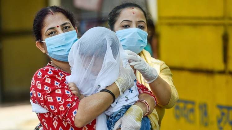 यूपी में कोरोना से निपटने की जंग लगातार जारी है  (फोटो: PTI)