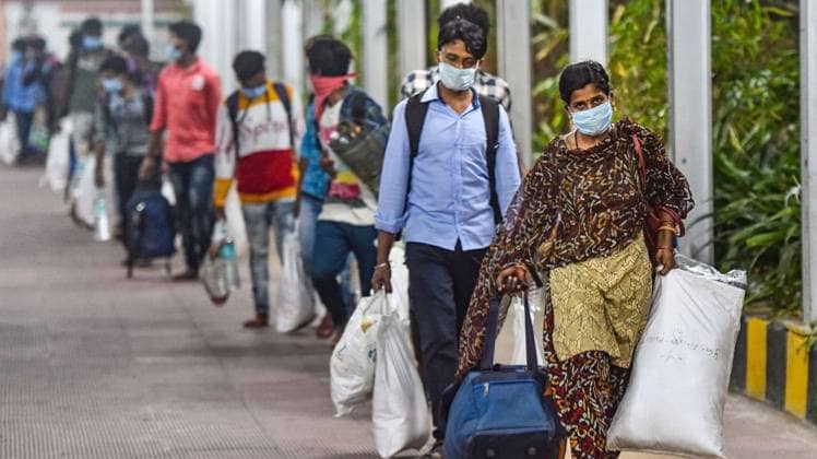 प्रवासी (Photo- PTI)