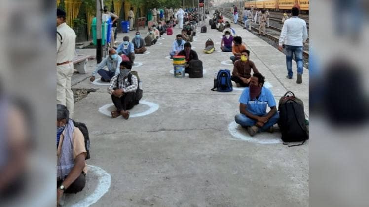 सोशल डिस्टेंसिंग का भी रखा गया खयाल