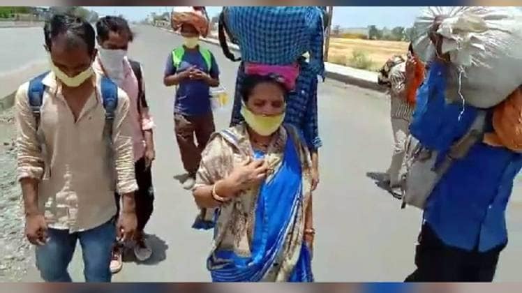 पैदल जा रहे श्रमिकों को अपनी सीमा पार कराएगी MP सरकार