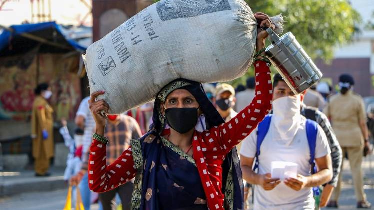 प्रवासी मजदूर (फोटो-PTI)