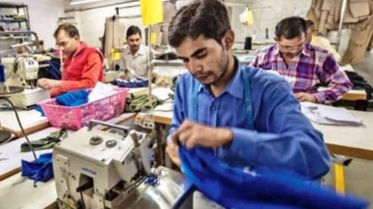 कारखानों में काम शुरू करने को मिली मंजूरी 