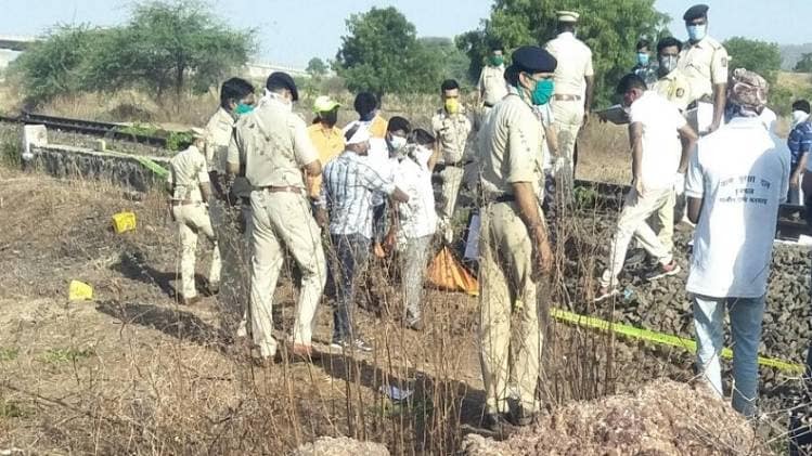 औरंगाबाद में दर्दनाक हादसा, मौके पर पहुंची पुलिस (फोटो: AAJTAK)