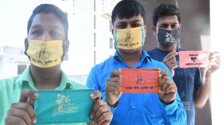 सूरत के मोटा मंदिर युवक मंडल ने तैयार किया मास्क 