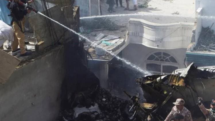 पाकिस्तान में हुआ बड़ा विमान हादसा