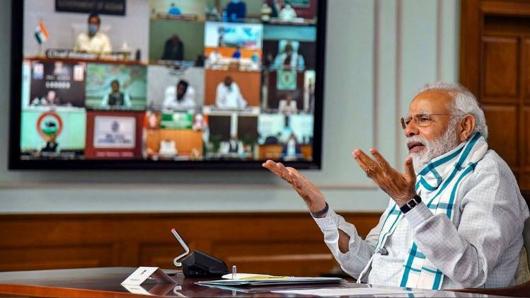 राज्यों के मुख्यमंत्रियों से बात कर रहे पीएम मोदी (फोटो-PTI)