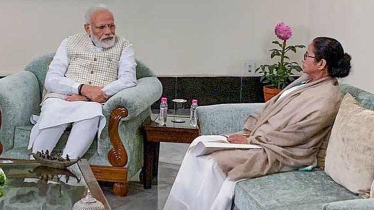 पीएम मोदी और सीएम ममता बनर्जी (फोटो- PTI)