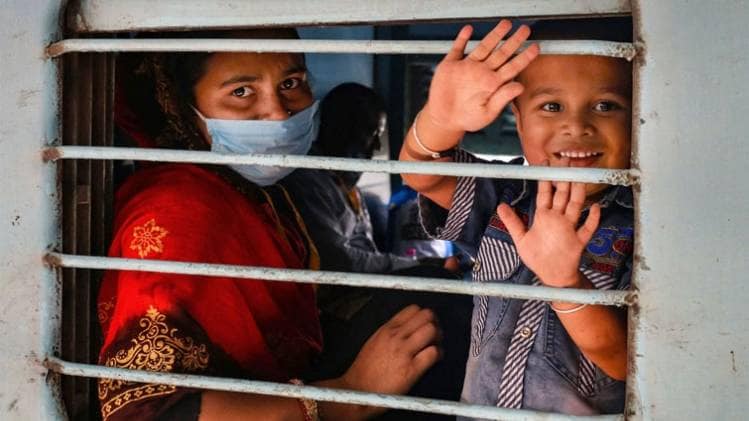 दूसरे राज्यों में फंसे लोगों के लिए चलाई जा रही श्रमिक स्पेशल ट्रेन (फाइल-पीटीआई)