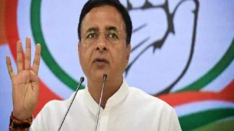 रणदीप सुरजेवाला ने पूछा- जान है तो जहां है, इसके बारे में सरकार क्या कहेगी (फाइल फोटो)