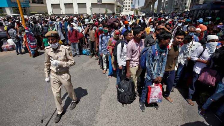 भारत के तमाम राज्यों से मजदूर अपने घरों को लौट रहे हैं (फोटो-Reuters)