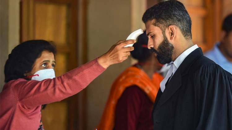 गाउन और जैकेट की होगी मनाही (फोटो-PTI)