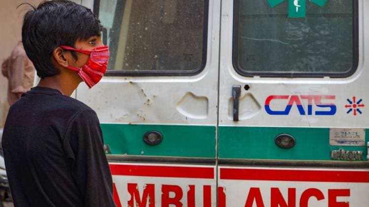 देश में बढ़ता जा रहा है कोरोना वायरस का संकट (फाइल फोटो-PTI)