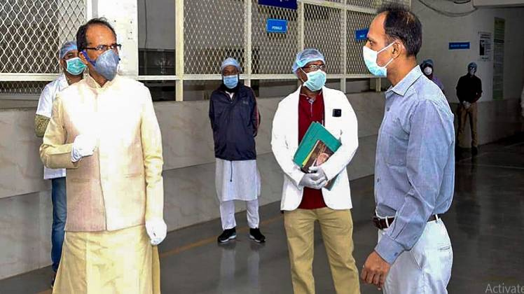 कई सेक्टर में छूट दे सकती है मध्यप्रदेश सरकार (शिवराज सिंह चौहान की फाइल फोटो-PTI)