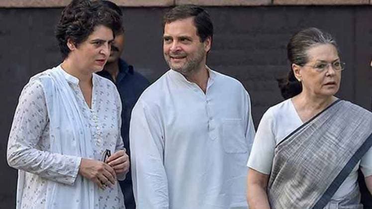 प्रियंका, राहुल और सोनिया गांधी (फोटो-PTI)