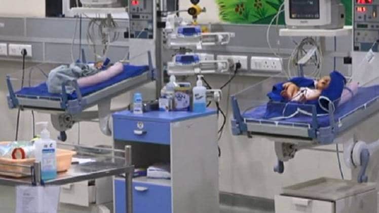 आणंद के अस्पताल में सरोगेसी से पैदा हुए बच्चे 