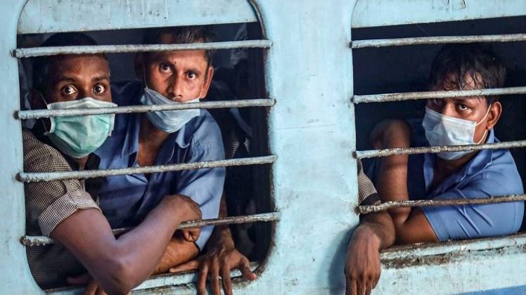 प्रवासी मजदूरों की घर वापसी जारी (फाइल फोटो-पीटीआई)