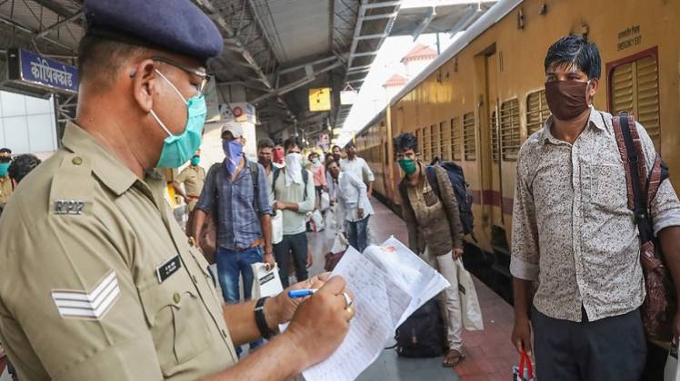 कुछ प्रदेशों में प्रवासियों का आना शुरू हो गया है (PTI)