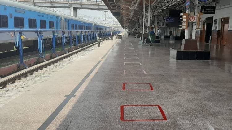 नई दिल्ली रेलवे स्टेशन पर विशेष ट्रेन के लिए हुई तैयारी (Indian Railways Special Trains)