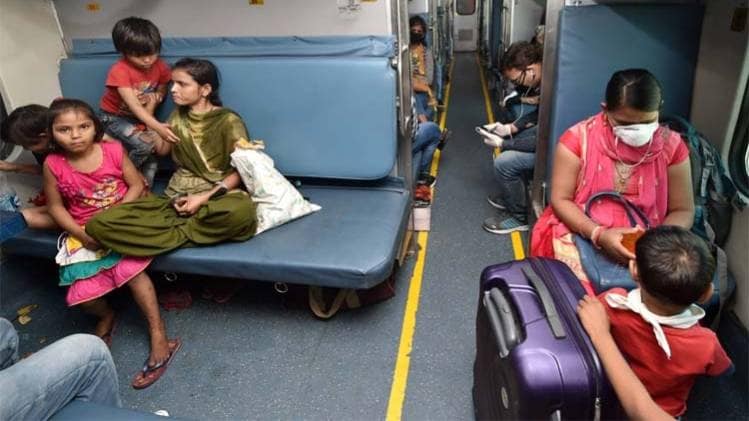 ट्रेन में यात्रियों को नहीं मिलेगा कंबल (फाइल फोटो-PTI)