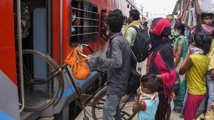 ओडिशा में अम्फान तूफान के कारण रोकी गई थी ट्रेन सेवा (फाइल फोटो)