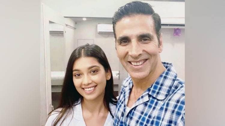 दिगांगना सूर्यवंशी और अक्षय कुमार