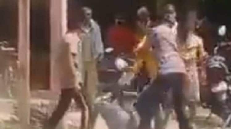 सोशल मीडिया पर वायरल वीडियो का ग्रैब