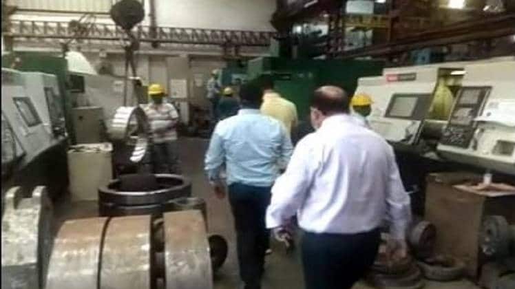 इंडस्ट्री में शुरू हो रहा काम (फोटो-आजतक)