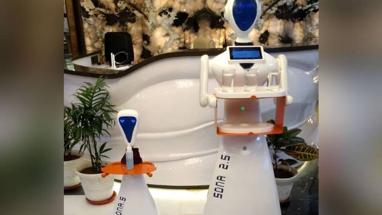 रोबोट कर रहे हैं सभी काम (फोटो- शरत कुमार)