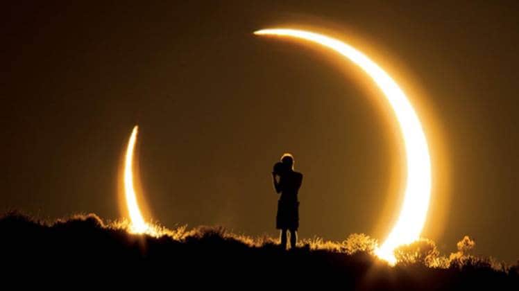 ज्योतिषविद कहते हैं कि ग्रहण काल में अपने इष्टदेव के मंत्रों का जाप करना चाहिए