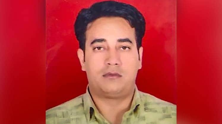 अंकित शर्मा शर्मा का परिवार पहुंचा यूपी (फोटो-PTI)