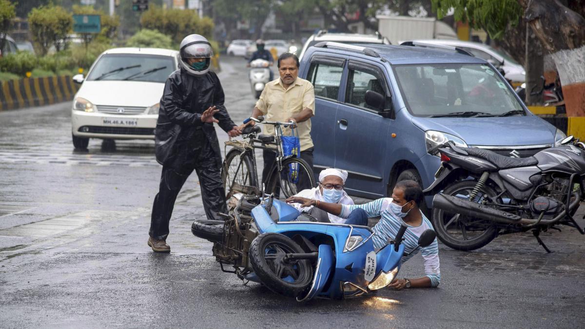 लॉकडाउन के दौरान एक्सीडेंट (फोटो-PTI)