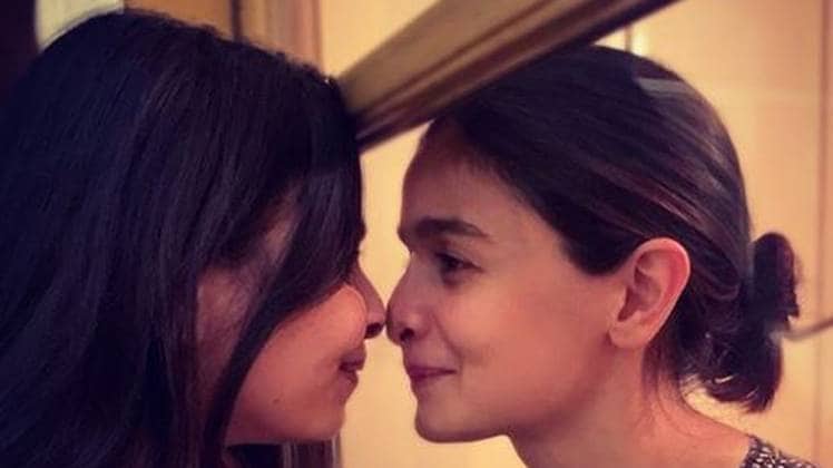 बहन शाहीन भट्ट संग आलिया भट्ट