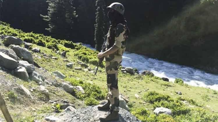 सीमा पर मुस्तैद जवान. (फाइल फोटो)