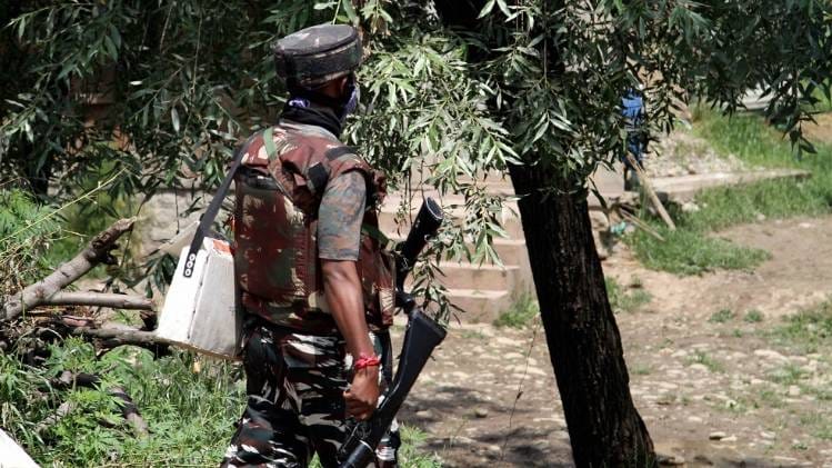 सुरक्षाबलों के जवान (फाइल फोटो-PTI)