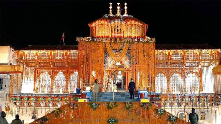 बद्रीनाथ मंदिर प्रशासन ने तेज की तैयारियां (फाइल फोटोः पीटीआई)